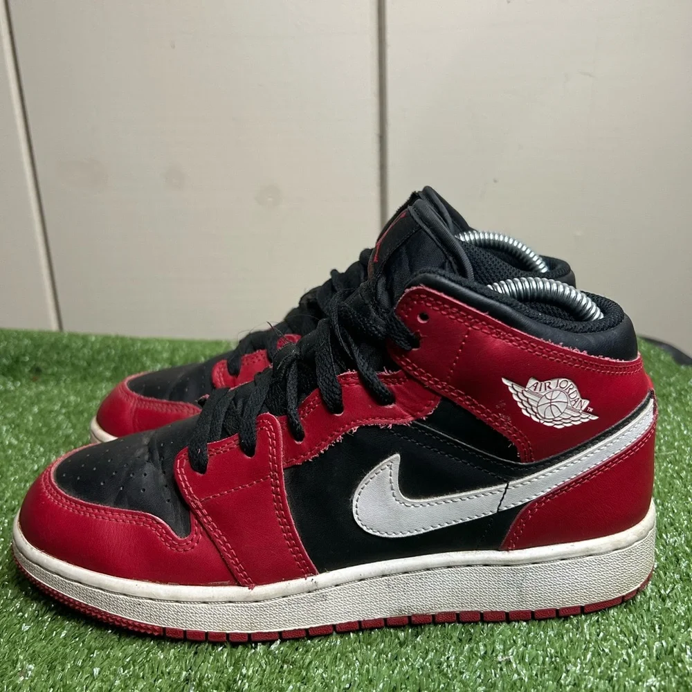 Size 6Y- Jordan 1 Mid
Gym Red Black White (2024) GS - Picture 2 of 6